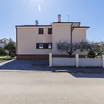 Apartment Zoki 2 By Interhome